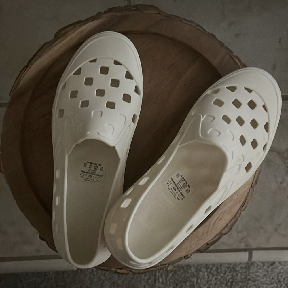 Crème vans slip-on. Comfortable and easy walking